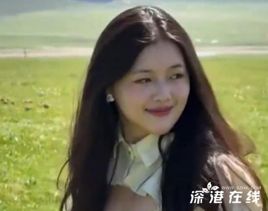 撞脸大S走红女生删除露脸视频 修改简介怒怼网友：想火自己火别烦我！ (https://www.astrots.cn/) 热点 第1张